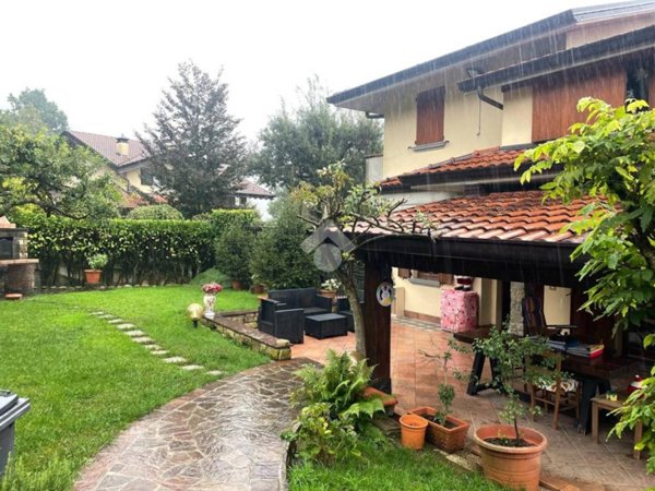 casa indipendente in vendita a Capizzone in zona Caroli