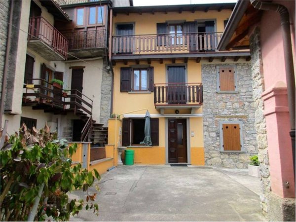 casa indipendente in vendita a Capizzone