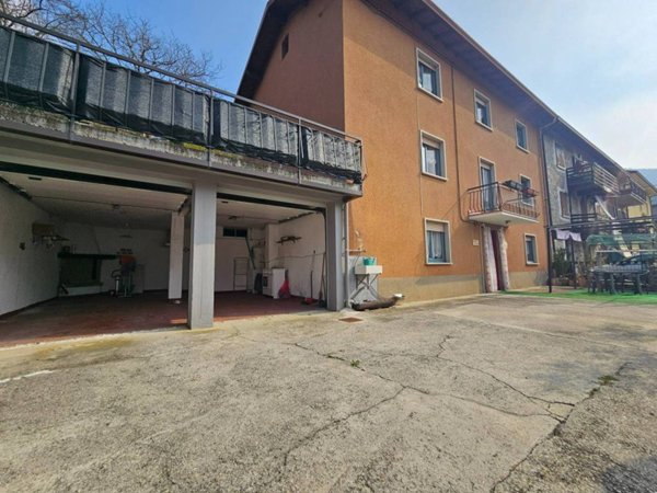 casa indipendente in vendita a Capizzone in zona Caroli