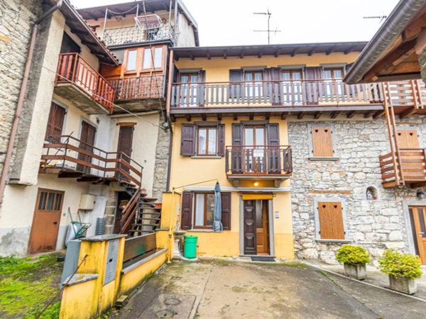 casa indipendente in vendita a Capizzone