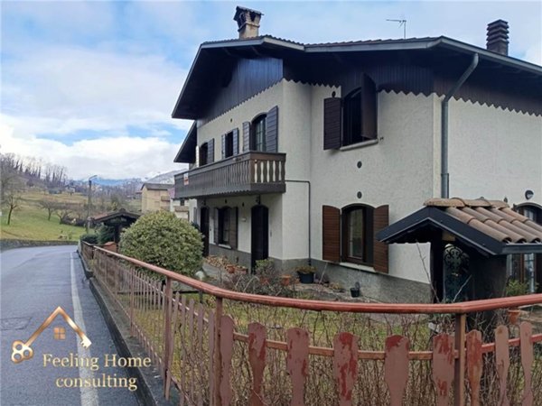 casa indipendente in vendita a Capizzone in zona Piazza