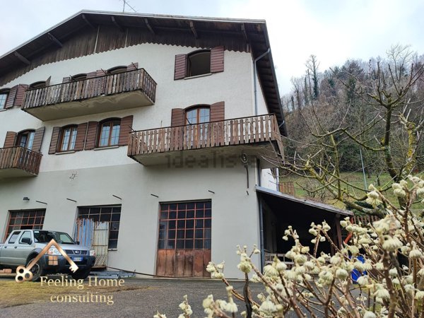 casa indipendente in vendita a Capizzone in zona Piazza