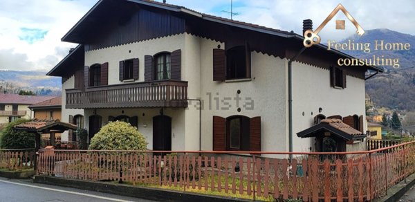 casa indipendente in vendita a Capizzone in zona Piazza