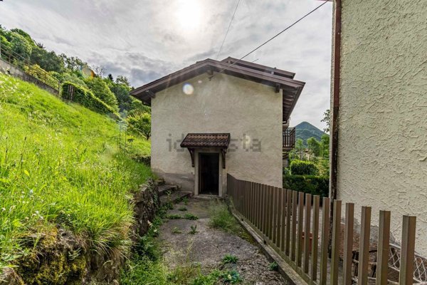 appartamento in vendita a Capizzone in zona Caroli