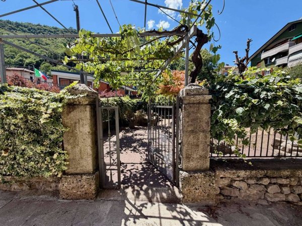 casa indipendente in vendita a Capizzone in zona Gallo
