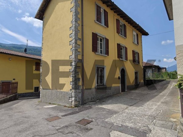 casa indipendente in vendita a Capizzone in zona Gallo