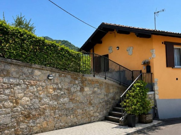 casa indipendente in vendita a Capizzone in zona Gallo