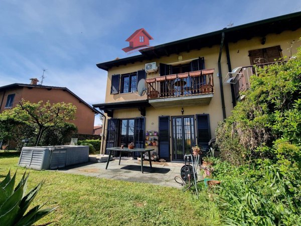 casa indipendente in vendita a Capriate San Gervasio in zona Crespi d'Adda