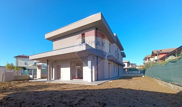 casa indipendente in vendita a Capriate San Gervasio
