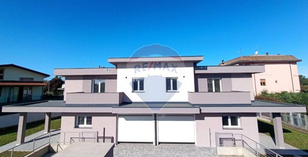 casa indipendente in vendita a Capriate San Gervasio
