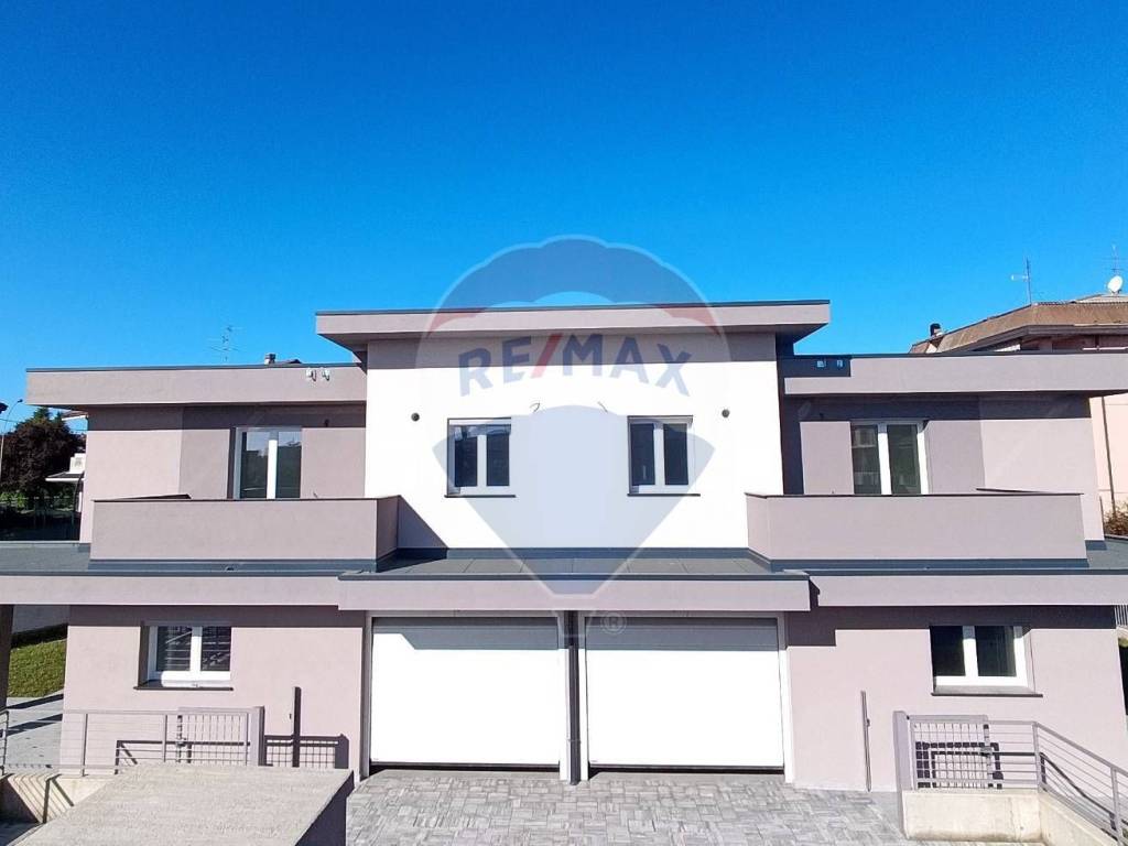 casa indipendente in vendita a Capriate San Gervasio