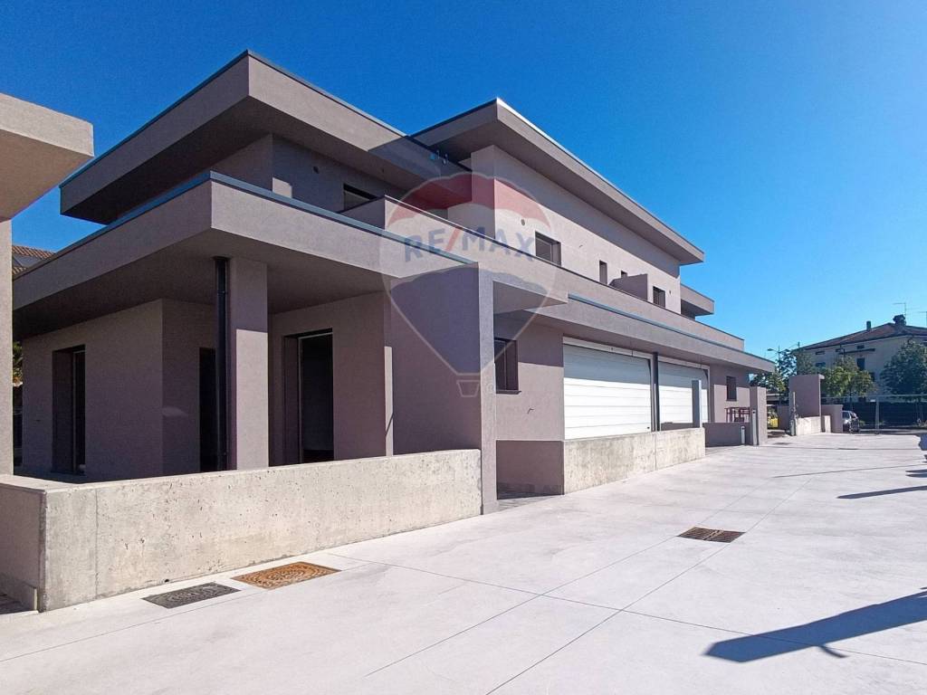 casa indipendente in vendita a Capriate San Gervasio
