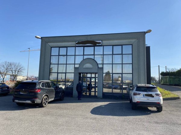 locale commerciale in vendita a Capriate San Gervasio