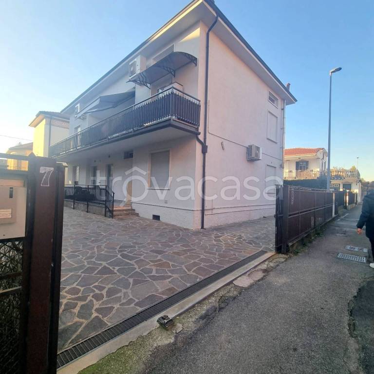 appartamento in vendita a Capriate San Gervasio