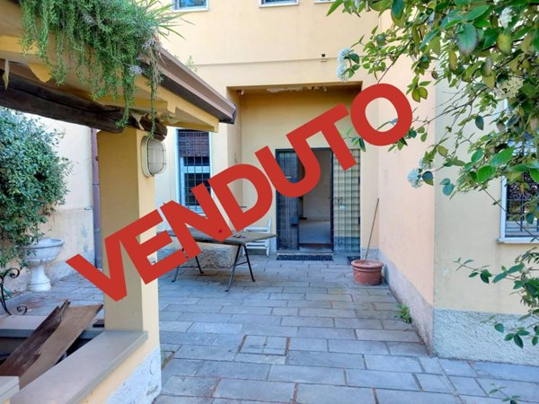 casa indipendente in vendita a Capriate San Gervasio in zona Capriate