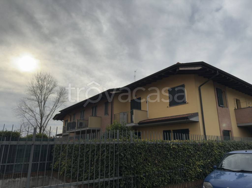 locale commerciale in vendita a Capriate San Gervasio