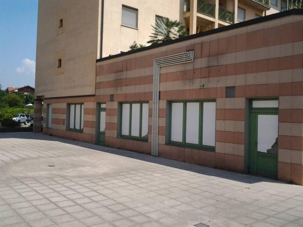 negozio in vendita a Capriate San Gervasio