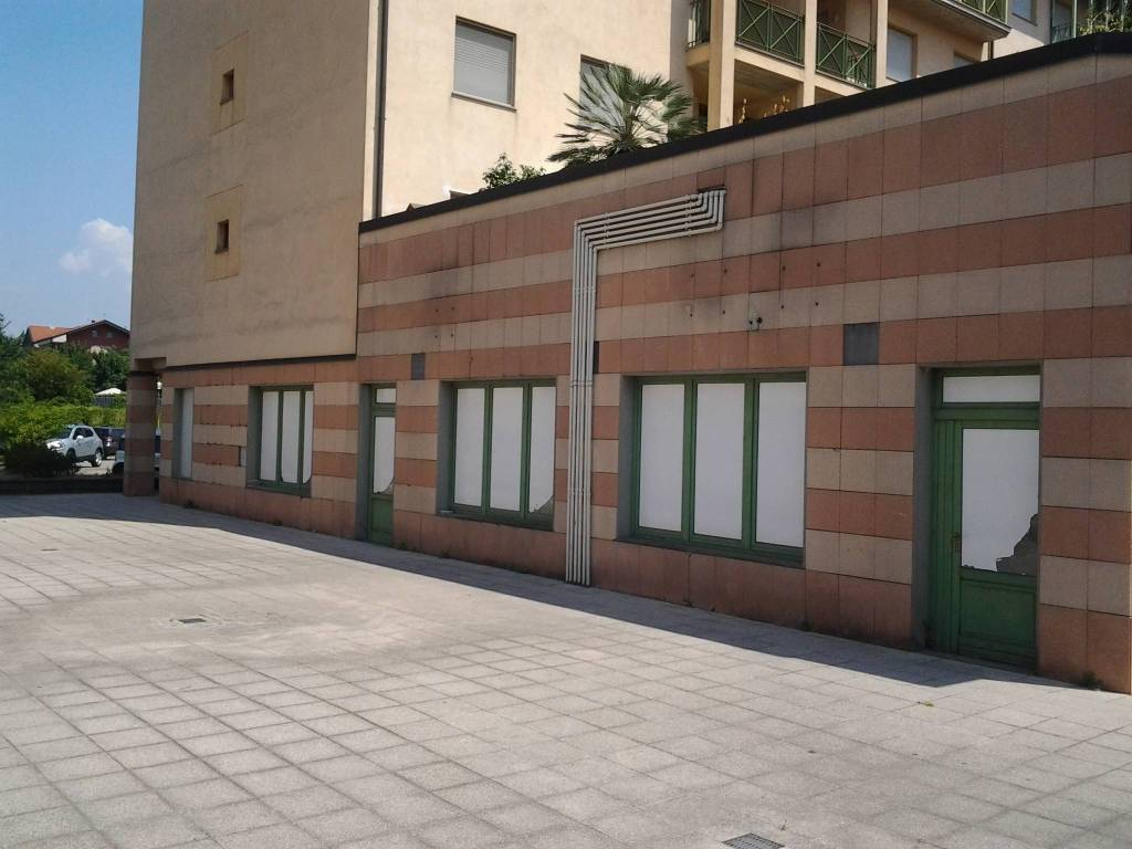 negozio in vendita a Capriate San Gervasio