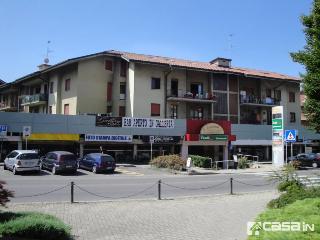 negozio in vendita a Capriate San Gervasio