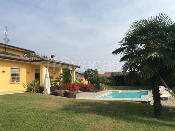 casa indipendente in vendita a Capriate San Gervasio