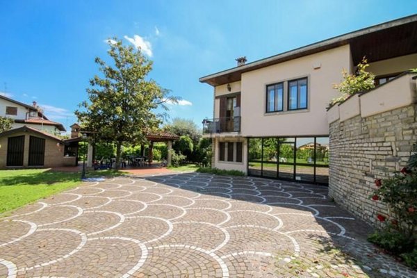 casa indipendente in vendita a Capriate San Gervasio