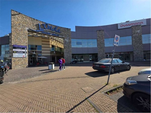 negozio in vendita a Capriate San Gervasio