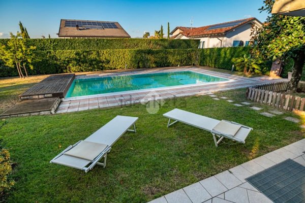 casa indipendente in vendita a Capriate San Gervasio