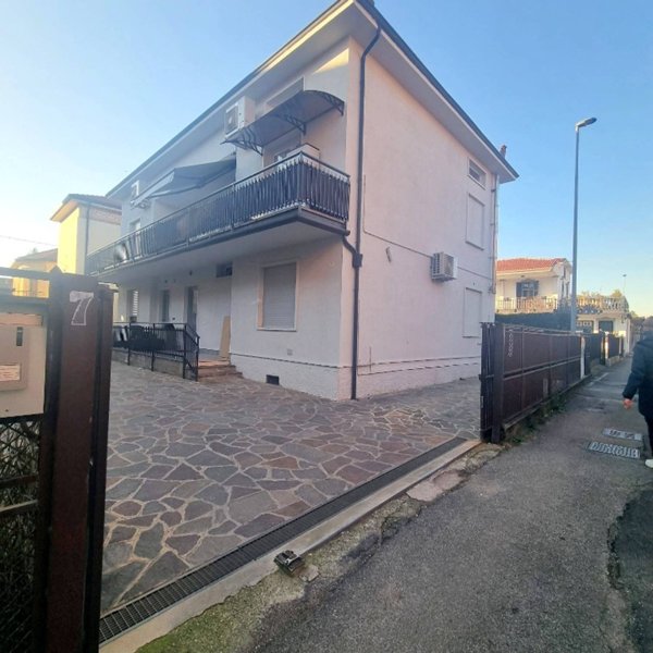 appartamento in vendita a Capriate San Gervasio