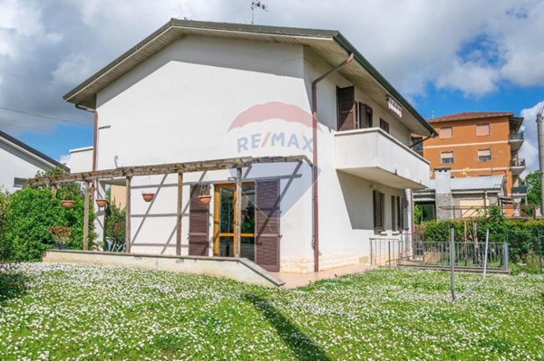 casa indipendente in vendita a Capriate San Gervasio