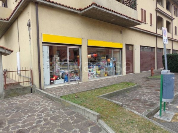 negozio in vendita a Capriate San Gervasio