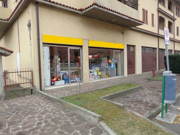 negozio in vendita a Capriate San Gervasio
