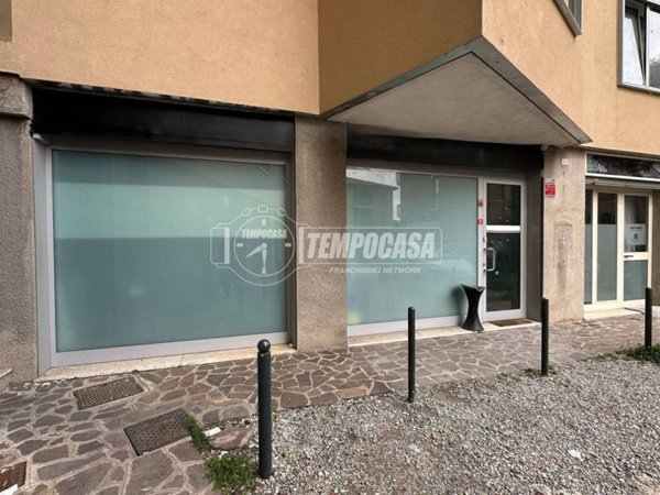 negozio in vendita a Capriate San Gervasio
