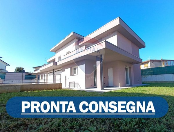 casa indipendente in vendita a Capriate San Gervasio