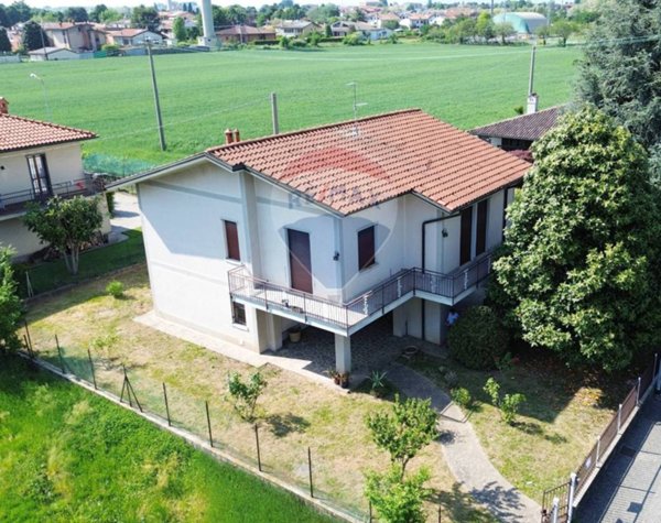 casa indipendente in vendita a Capriate San Gervasio