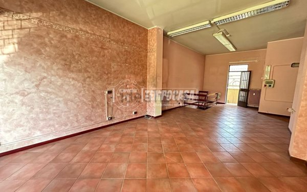 negozio in vendita a Capriate San Gervasio