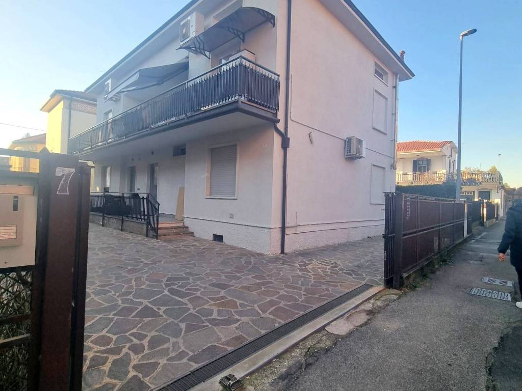 appartamento in vendita a Capriate San Gervasio