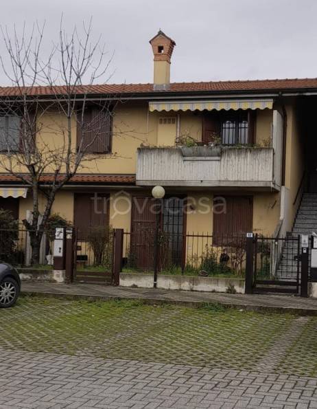 casa indipendente in vendita a Capriate San Gervasio