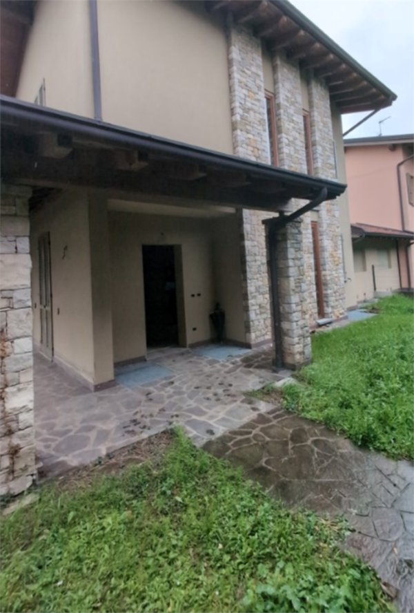 casa indipendente in vendita a Capriate San Gervasio