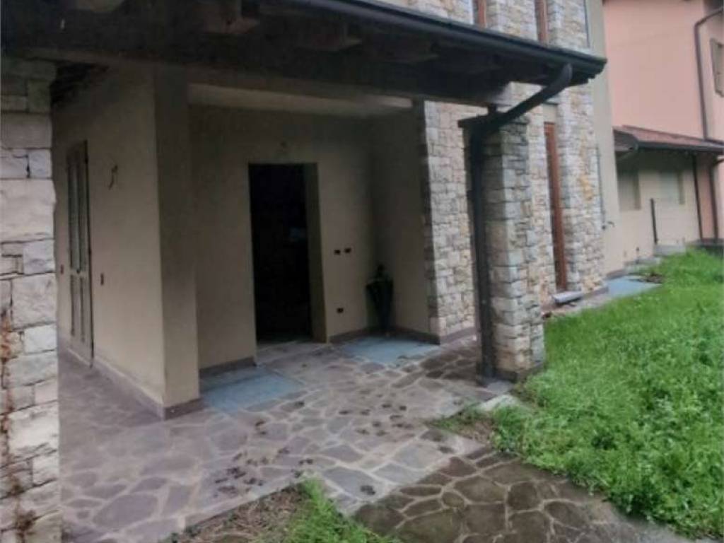 casa indipendente in vendita a Capriate San Gervasio