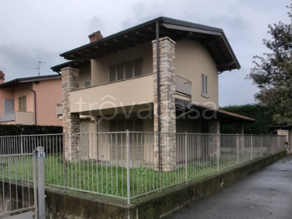 casa indipendente in vendita a Capriate San Gervasio