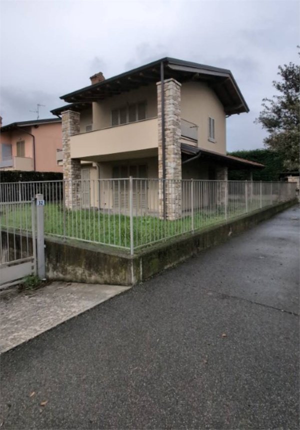casa indipendente in vendita a Capriate San Gervasio