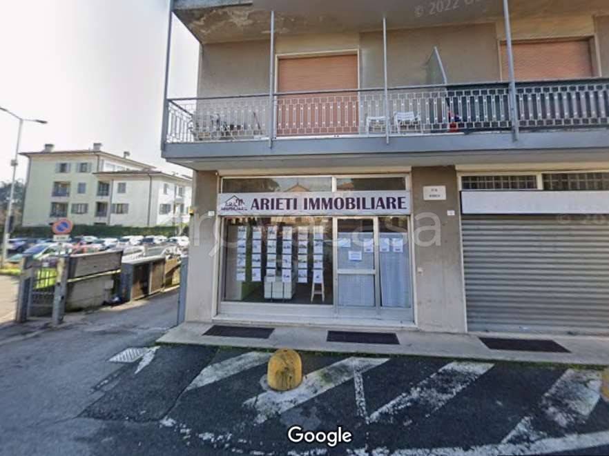 negozio in vendita a Capriate San Gervasio