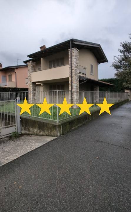 casa indipendente in vendita a Capriate San Gervasio