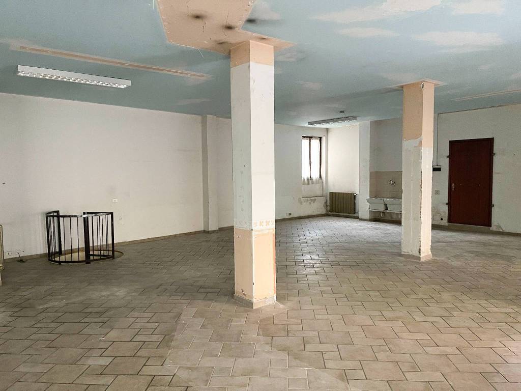 negozio in vendita a Capriate San Gervasio