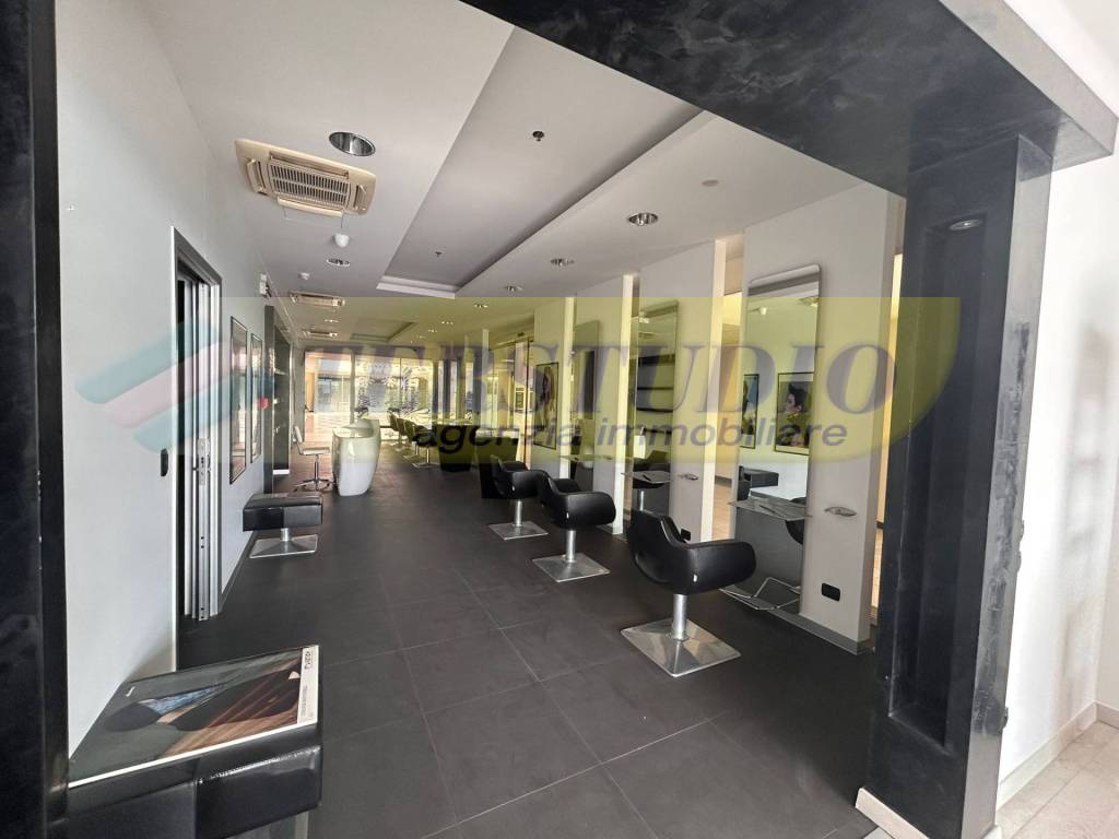 ufficio in vendita a Capriate San Gervasio in zona Capriate