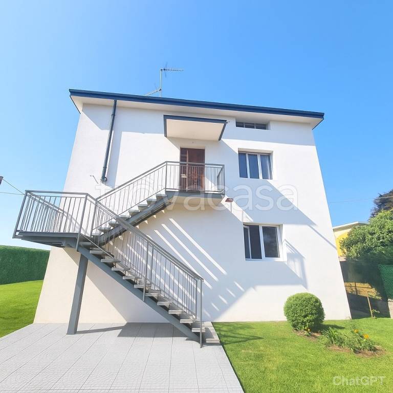 casa indipendente in vendita a Capriate San Gervasio in zona Capriate