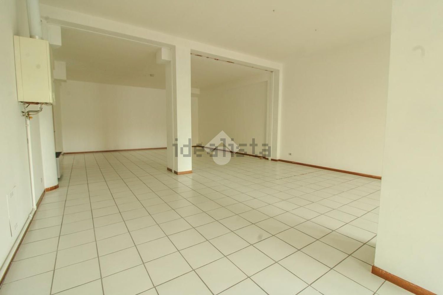 negozio in vendita a Capriate San Gervasio