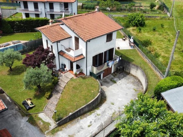 casa indipendente in vendita a Capriate San Gervasio