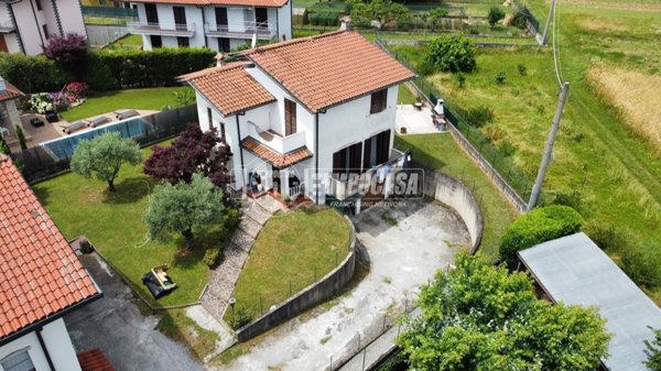 casa indipendente in vendita a Capriate San Gervasio
