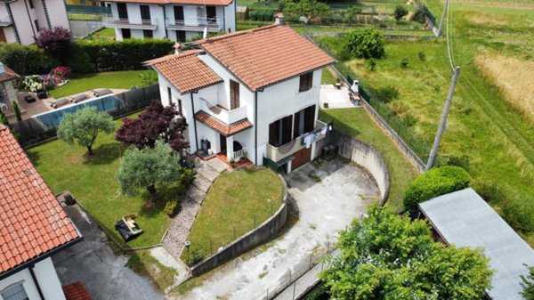 casa indipendente in vendita a Capriate San Gervasio
